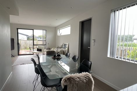Photo of property in 1/21 Akoranga Drive, Northcote, Auckland, 0627