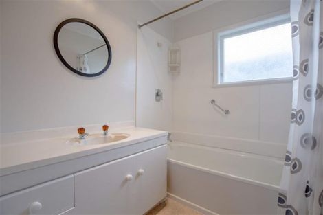 Photo of property in 28 Larnoch Road, Henderson, Auckland, 0610