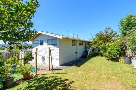 Photo of property in 20 Felgrove Street, Glendene, Auckland, 0602
