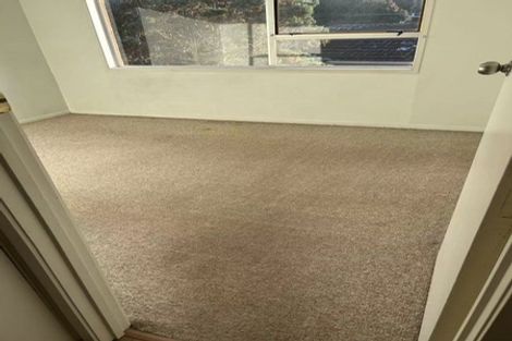 Photo of property in 2/82 Peach Road, Glenfield, Auckland, 0629