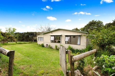 Photo of property in 15 Te Henga Road, Waitakere, Henderson, 0781