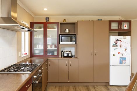 Photo of property in 9 Ron Place, Fitzherbert, Palmerston North, 4410