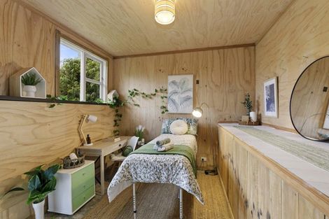 Photo of property in 5 Richmond Hill, Glenside, Wellington, 6037