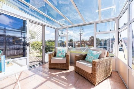 Photo of property in 1/10 Shakespeare Road, Milford, Auckland, 0620