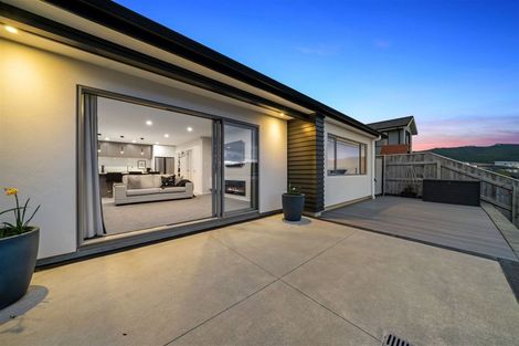 Photo of property in 2 Ihakara Arthur Lane, Aotea, Porirua, 5024
