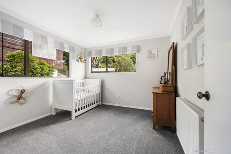 Photo of property in 17 Paddington Grove, Karori, Wellington, 6012