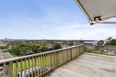 Photo of property in 1/15 Gwenand Place, Botany Downs, Auckland, 2010