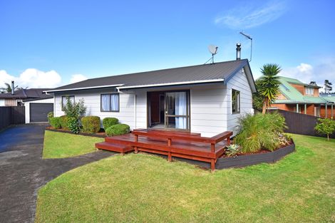 Photo of property in 16 Pinehurst Place, Wattle Downs, Auckland, 2103
