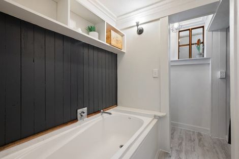 Photo of property in 2a Ripon Street, Lyttelton, 8082