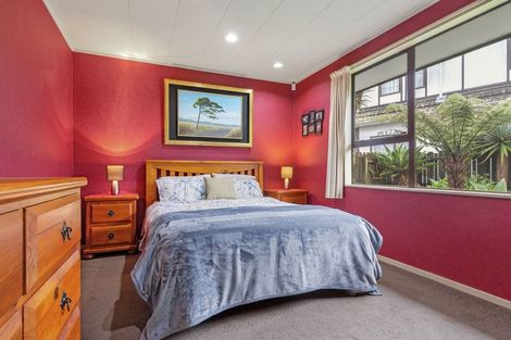 Photo of property in 12 Sandgate Avenue, Botany Downs, Auckland, 2010