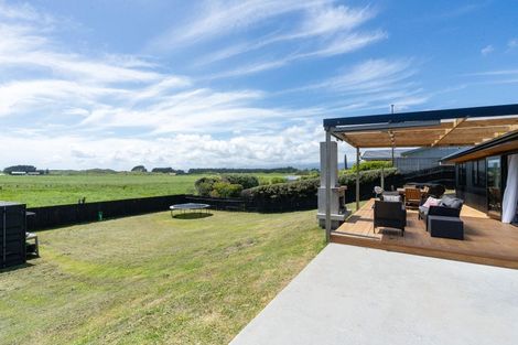 Photo of property in 7 Sand Dune Grove, Waikawa Beach, Manakau, 5573