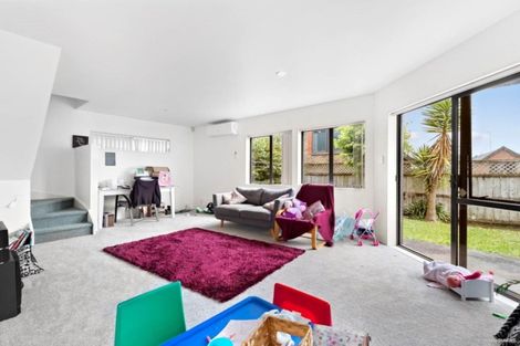 Photo of property in 4/37 Fields Parade, Oteha, Auckland, 0632