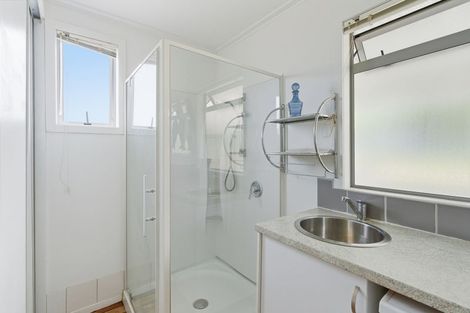 Photo of property in 45 Seaview Road, Cable Bay, 0420