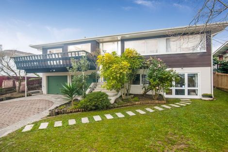 Photo of property in 73 Lantana Road, Green Bay, Auckland, 0604