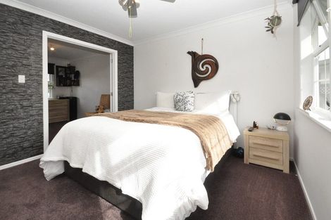 Photo of property in 27 Clinton Avenue, Te Atatu Peninsula, Auckland, 0610