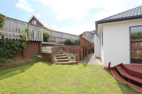 Photo of property in 59 Dress Circle, Newlands, Wellington, 6037