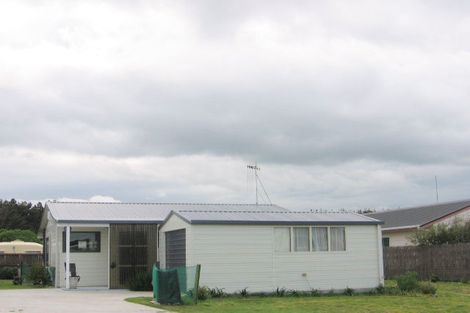 Photo of property in 23 Hennessy Street East, Foxton Beach, Foxton, 4815