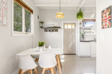 Photo of property in 2/22 Clayburn Road, Glen Eden, Auckland, 0602