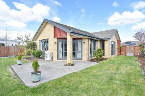 Photo of property in 27 Coolspring Way, Redwood, Christchurch, 8051