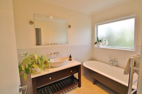 Photo of property in 78 Hillcrest Avenue, Hillcrest, Auckland, 0627