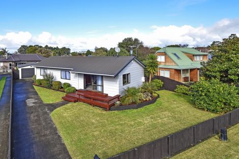 Photo of property in 16 Pinehurst Place, Wattle Downs, Auckland, 2103