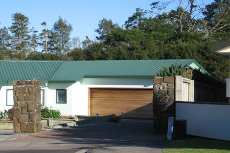 Photo of property in 13 Patsy O'hara Place, Swanson, Auckland, 0612