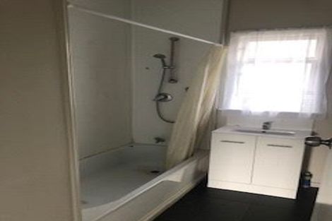 Photo of property in 112 Tirimoana Road, Te Atatu South, Auckland, 0602