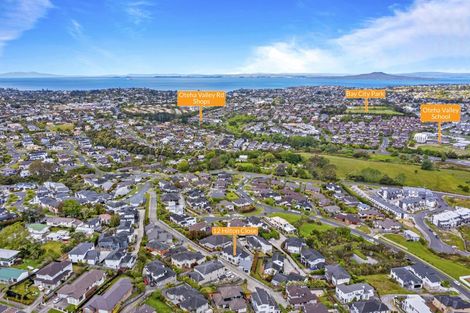 Photo of property in 12 Hilton Close, Fairview Heights, Auckland, 0632