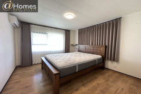 Photo of property in 15 Meadowood Drive, Unsworth Heights, Auckland, 0632