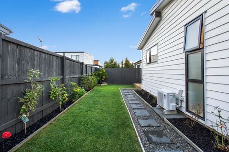 Photo of property in 12 Tarras Road, Kumeu, 0810