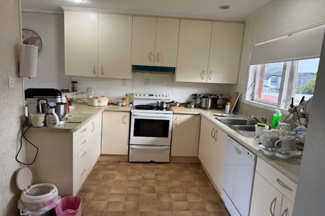 Photo of property in 2 Wells Road, Bucklands Beach, Auckland, 2012