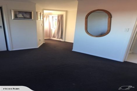 Photo of property in 32 Peter Terrace, Castor Bay, Auckland, 0620