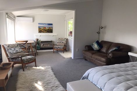 Photo of property in 15 Old Lake Road, Narrow Neck, Auckland, 0624