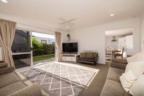 Photo of property in 2/100 Millers Road, Brookfield, Tauranga, 3110