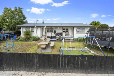 Photo of property in 61 Graham Avenue, Te Atatu Peninsula, Auckland, 0610
