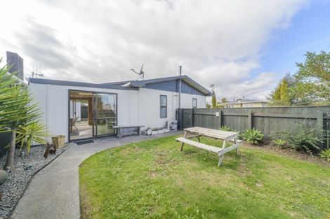 Photo of property in 1 Cohen Place, Milson, Palmerston North, 4414