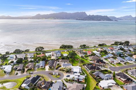 Photo of property in 11 Miami Place, One Tree Point, 0118