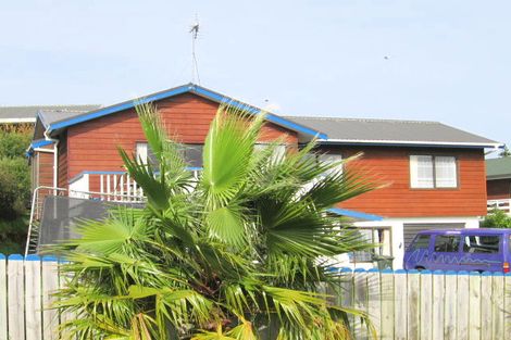 Photo of property in 22 Royalty Rise, Red Beach, 0932