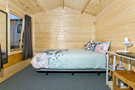 Photo of property in 4 Sevilla Place, Unsworth Heights, Auckland, 0632