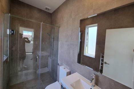 Photo of property in 1c Taupiko Place, Green Bay, Auckland, 0604