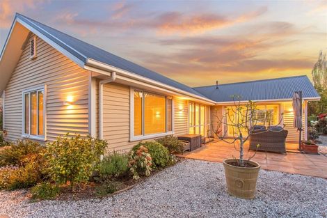 Photo of property in 15 Acorn Close, Waltham, Christchurch, 8023