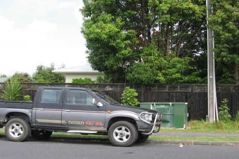 Photo of property in 3/23 Luckens Road, West Harbour, Auckland, 0618