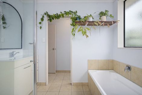 Photo of property in 20 Kayes Road, Pukekohe, 2120