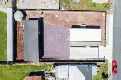 Photo of property in 2 Clifford Street, Clinton, 9534