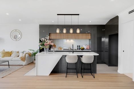 Photo of property in 14 Parkmore Drive, Rosehill, Papakura, 2113