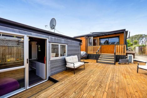 Photo of property in 30 Pioneer Road, Moturoa, New Plymouth, 4310