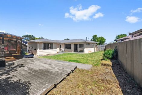 Photo of property in 16 Kruse Place, Redwood, Christchurch, 8051