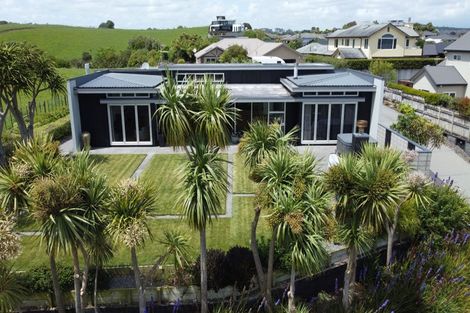 Photo of property in 12 Sampson Avenue, Waiwhakaiho, New Plymouth, 4312