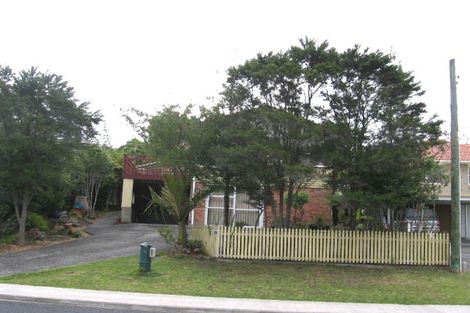 Photo of property in 12 Jonathan Place, Sunnynook, Auckland, 0620