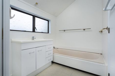 Photo of property in 2/189 Onewa Road, Birkenhead, Auckland, 0626